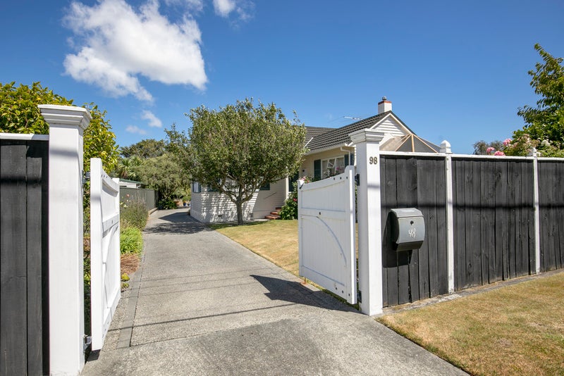 98 Trafalgar Street, Waterloo, Lower Hutt - Carousel 1