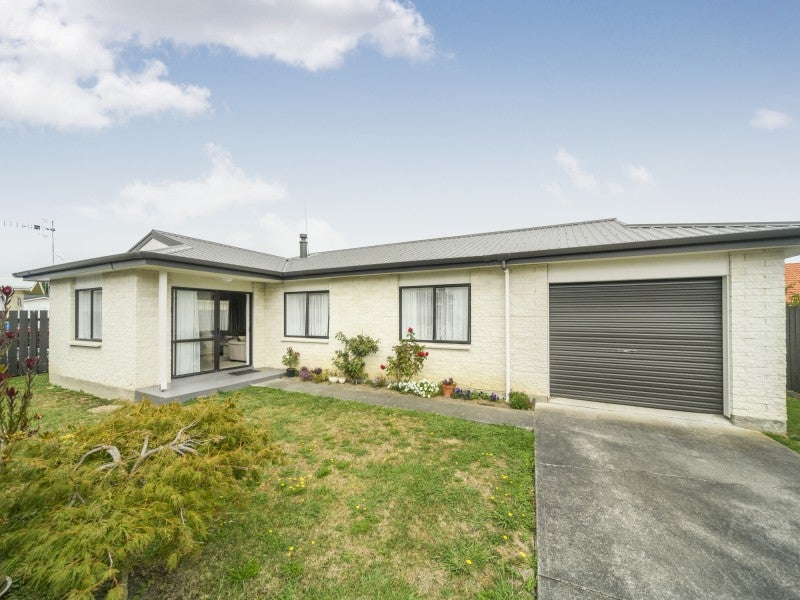 28 Chatsworth Place, Highbury, Palmerston North - Carousel 1