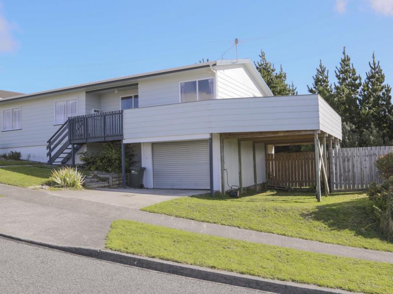 25 Jasmine Grove, Maungaraki, Lower Hutt - Carousel 1
