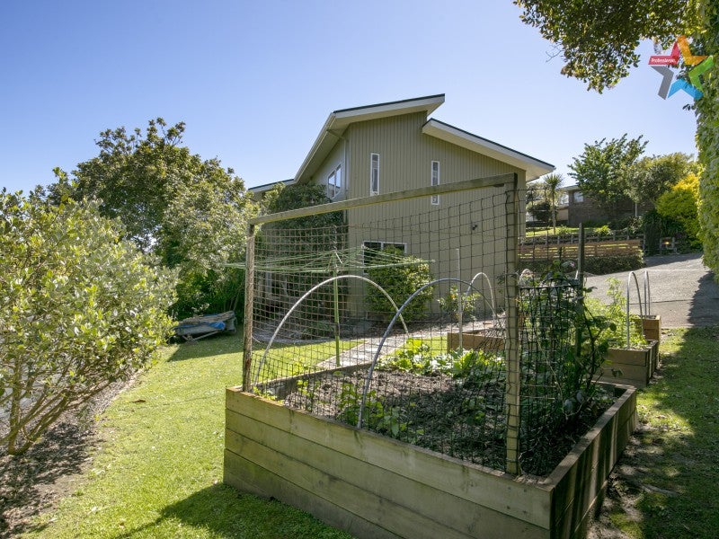 16 Summit Road, Fairfield, Lower Hutt - Carousel 20