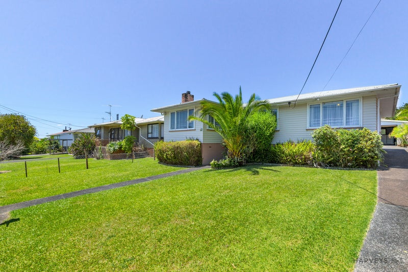 5 Cobham Crescent, Kelston, Auckland - Carousel 1