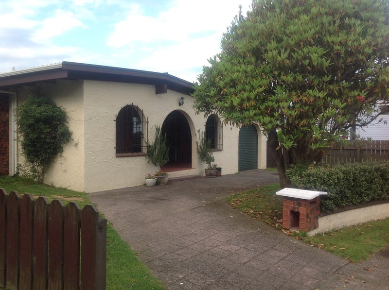 9 Alpine Grove, Upper Vogeltown, New Plymouth - Carousel 1