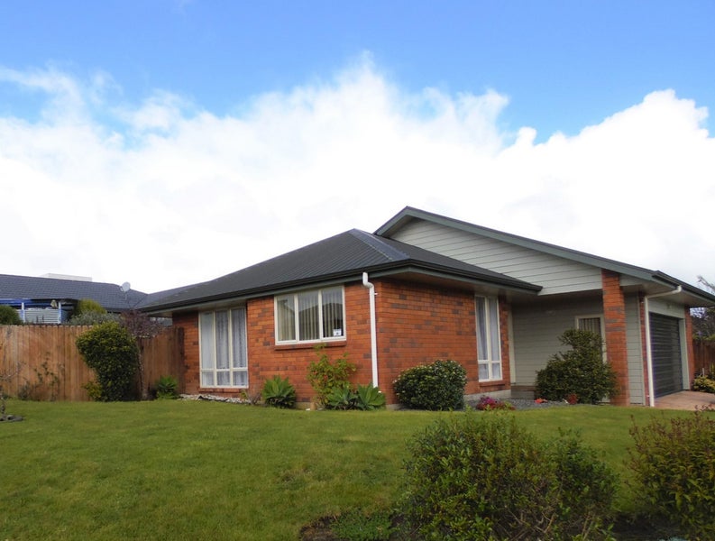 72 Kingdale Road, Henderson, Auckland - Carousel 1