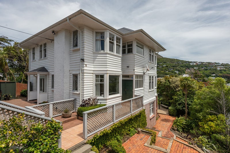 18 Donald Crescent, Karori, Wellington - Carousel 1