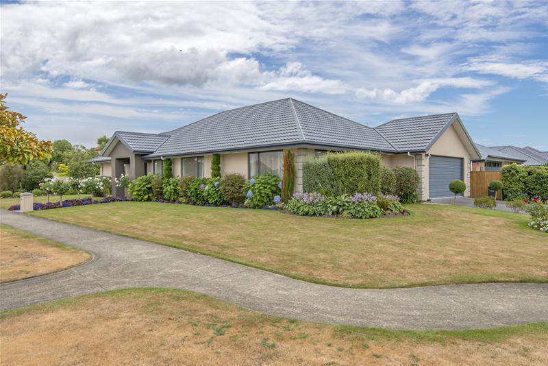 16 Beechwood Drive, Northwood, Christchurch - Carousel 1