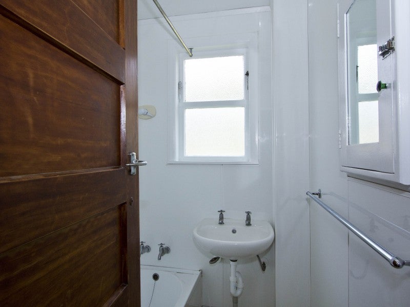 8 Toomath Street, Naenae, Lower Hutt - Carousel 7