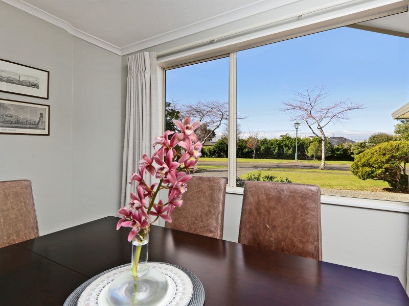 10 Brompton Drive, Taradale, Napier - Carousel 2
