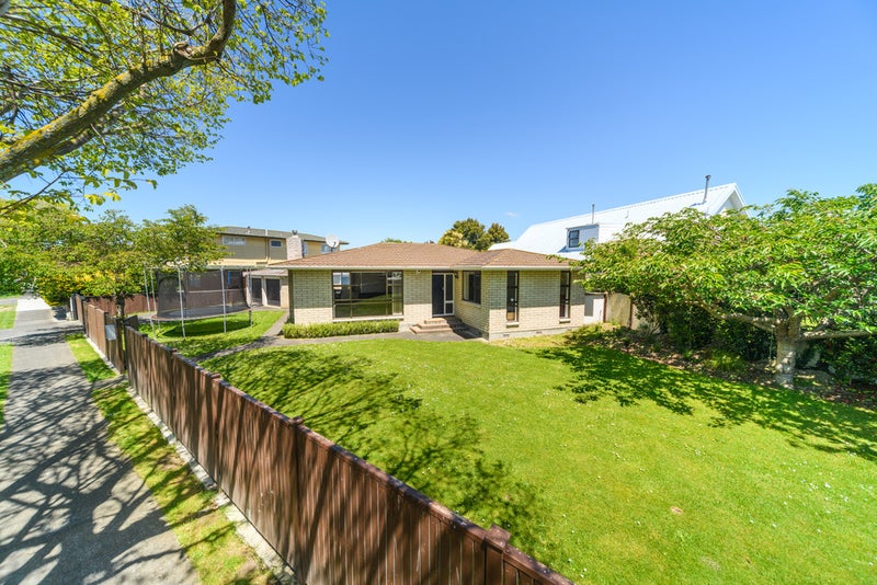 2 Cecil Place, Cloverlea, Palmerston North - Carousel 1