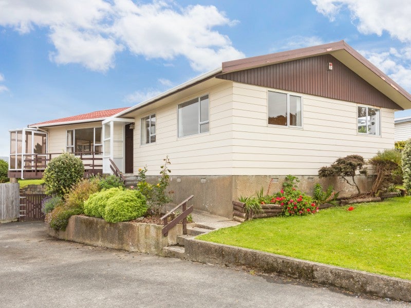 154 Conclusion Street, Ascot Park, Porirua - Carousel 1