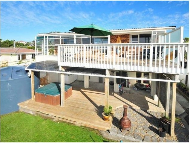 114 Pacific Parade, Army Bay, Whangaparaoa - Carousel 1
