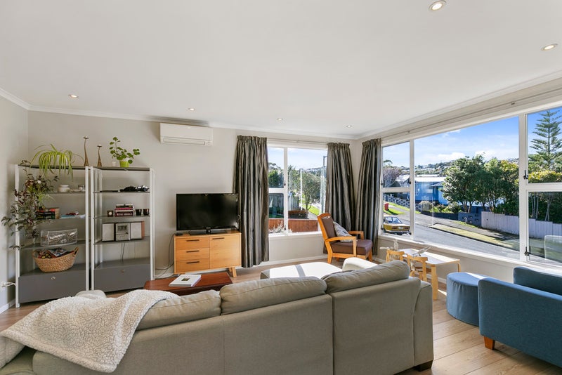 1 Cedar Street, Maungaraki, Lower Hutt - Carousel 1