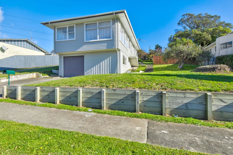 123 Driver Crescent, Cannons Creek, Porirua - Carousel 1