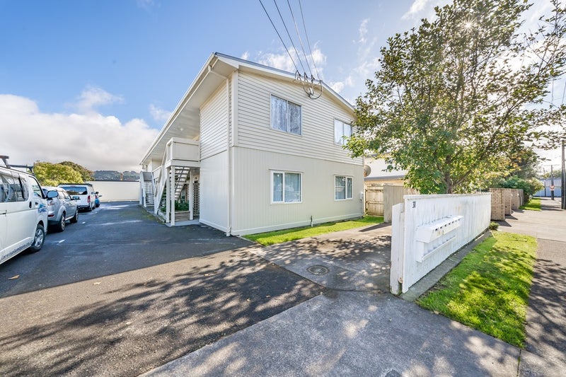 8/31 Tennyson Street, Petone, Lower Hutt - Carousel 1