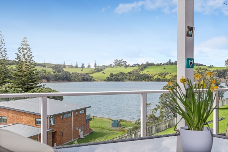 90 SHAKESPEAR RD, Army Bay, Whangaparaoa - Carousel 1