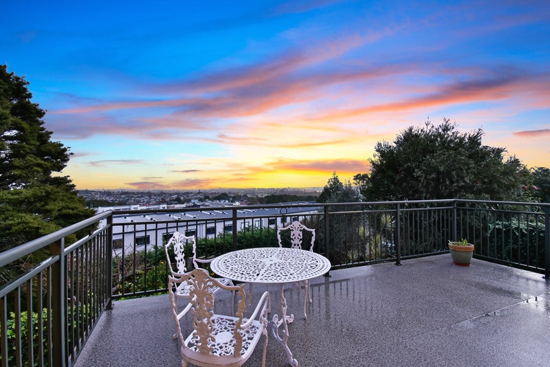 9 Calluna Crescent, Totara Heights, Auckland - Carousel 1