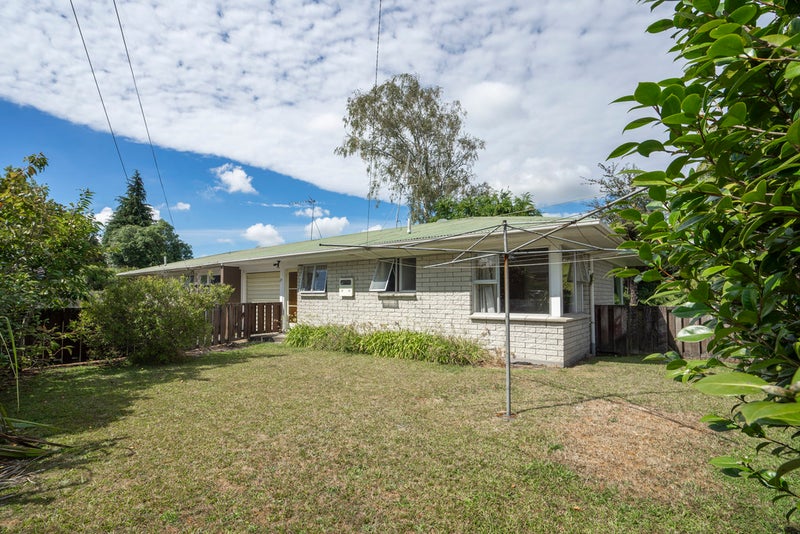 29 Carlson Crescent, Silverdale, Hamilton - Carousel 1