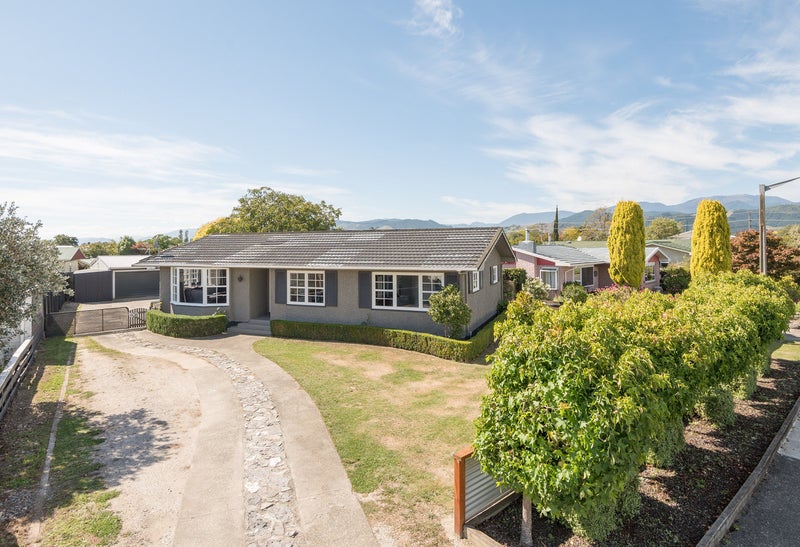 10 Newman Avenue, Brightwater - Carousel 1