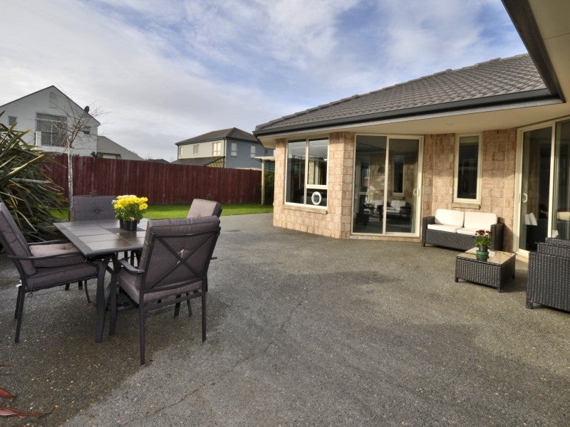 17 Cunneen Place, Aidanfield, Christchurch - Carousel 2