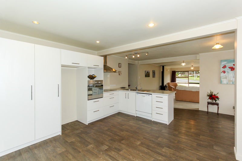18 Magnolia Drive, Westown, New Plymouth - Carousel 2