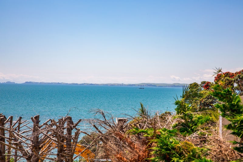 61 Beach Road, Castor Bay, Auckland - Carousel 2