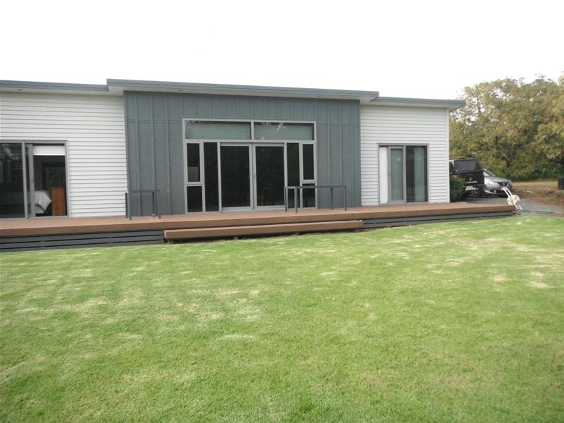 76 Airport Drive, New Plymouth Airport, New Plymouth - Carousel 1