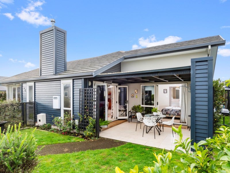 20 Bridgewater Way, Pyes Pa, Tauranga - Carousel 1