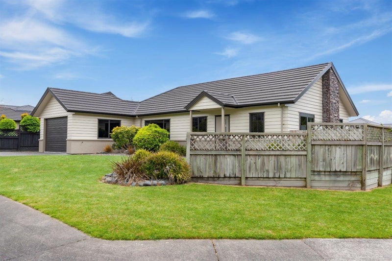 1/1 The Moorings, Two Mile Bay, Taupō - Carousel 19