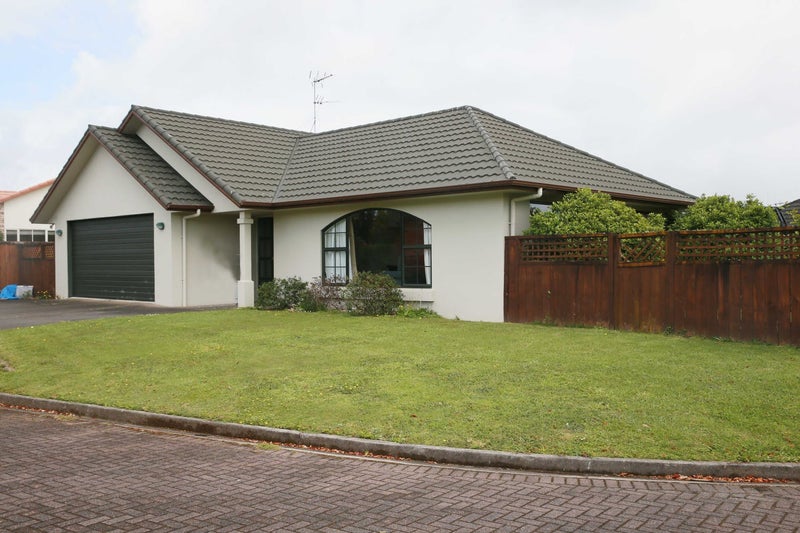 32 Fendalton Drive, Rototuna, Hamilton - Carousel 1