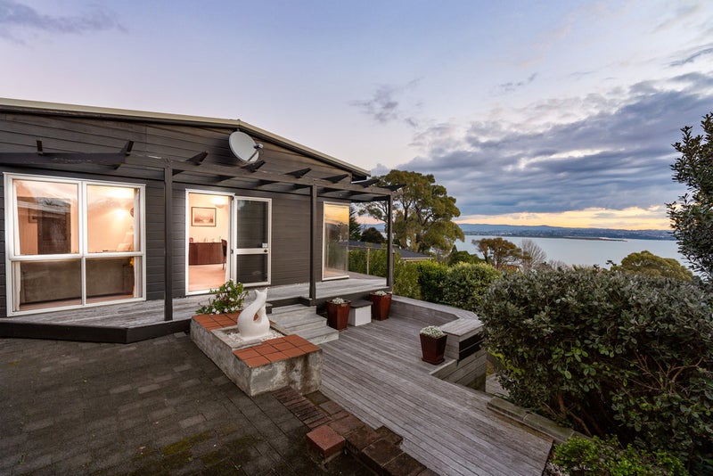 8 Jacaranda Avenue, Beach Haven, Auckland - Carousel 2
