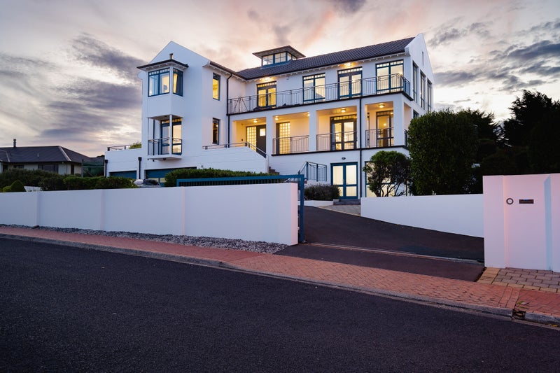 6 Highgrove, Saint Clair, Dunedin - Carousel 1