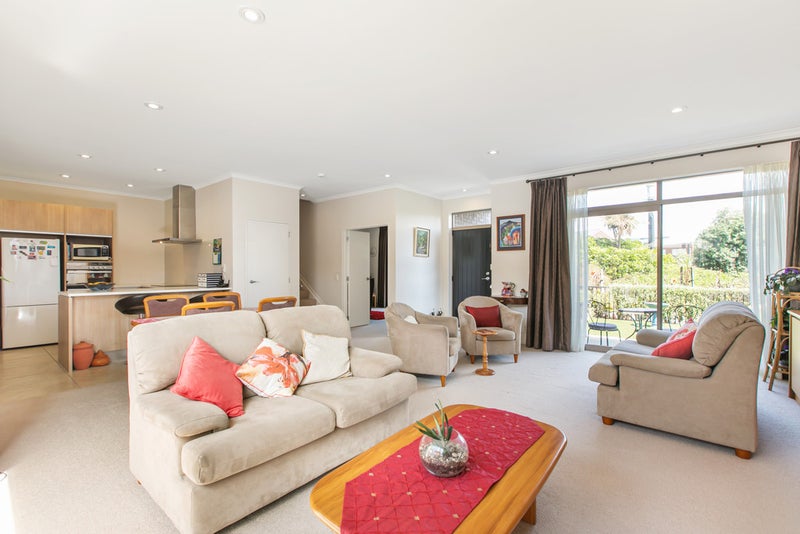 7 Guard Crescent, Stonefields, Auckland - Carousel 2