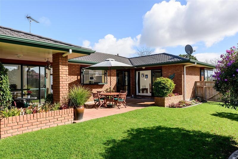 33 Millington Place, Huntington Park, Auckland - Carousel 1