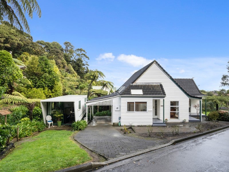 13 Whiorau Grove, Lowry Bay, Lower Hutt - Carousel 1