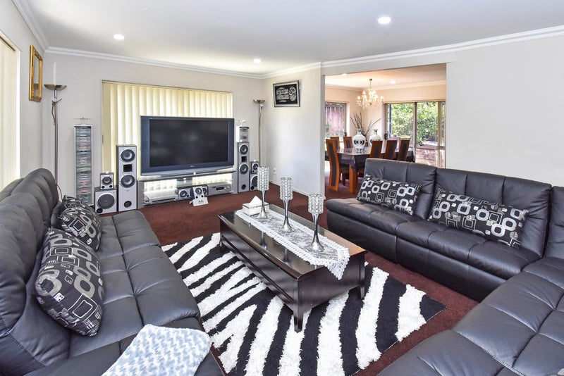 33 Crossandra Drive, Mangere, Auckland - Carousel 2