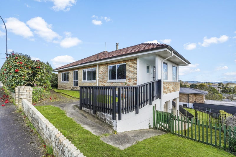 76 Forest Lake Road, Forest Lake, Hamilton - Carousel 1