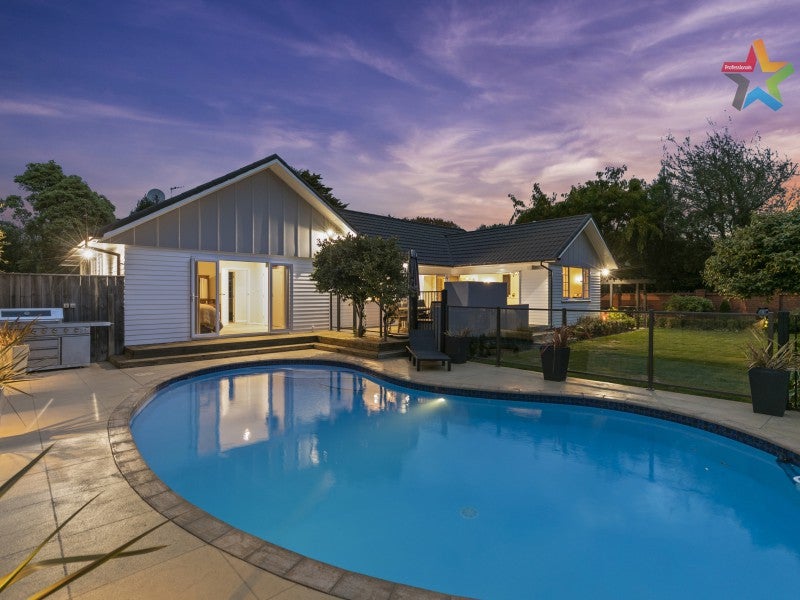 401 Fergusson Drive, Heretaunga, Upper Hutt - Carousel 1