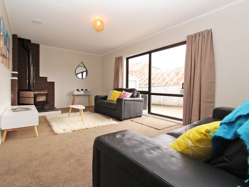 14 Driver Crescent, Cannons Creek, Porirua - Carousel 1