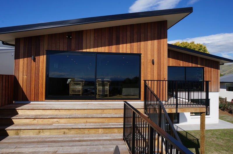 27 Cannon Hill Crescent, Mount Pleasant, Christchurch - Carousel 1