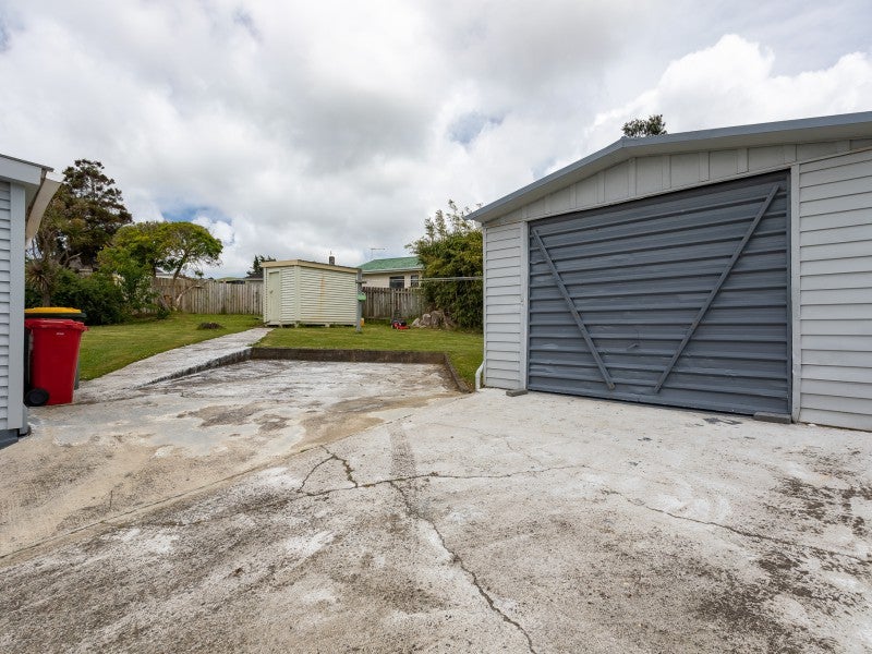 42 Leicester Street, Cannons Creek, Porirua - Carousel 21