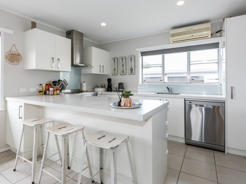 86 Harold Holt Avenue, Onekawa, Napier - Carousel 2
