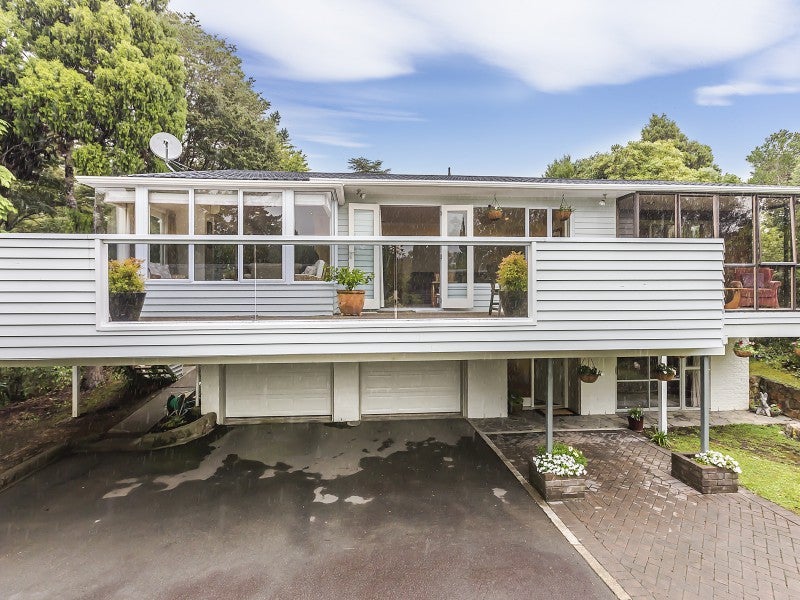 76 Blue Mountains Road, Pinehaven, Upper Hutt - Carousel 1