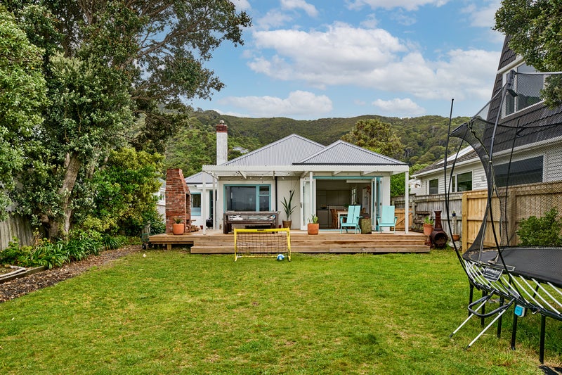 30 Pukatea Street, Eastbourne, Lower Hutt - Carousel 1