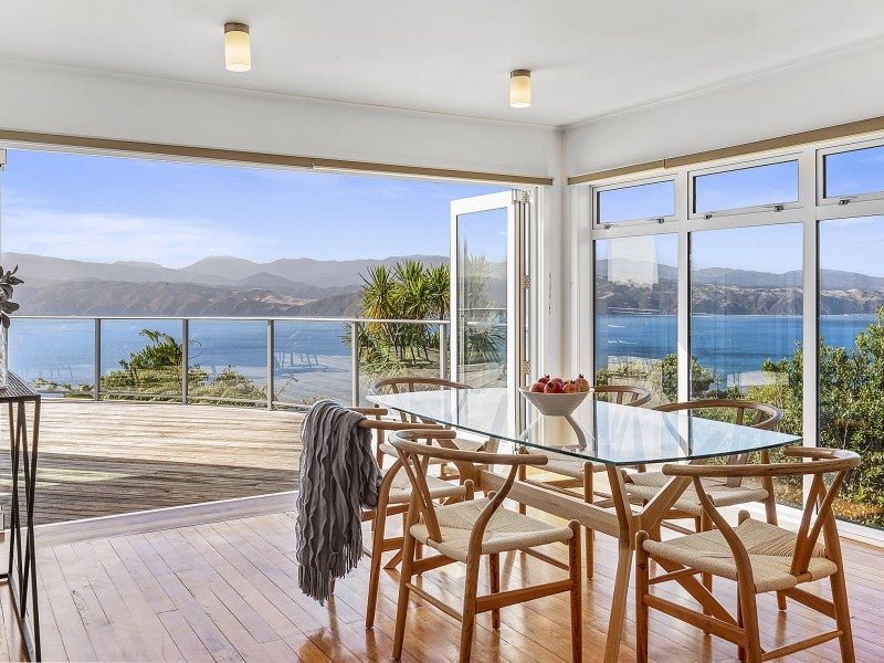 178 Nevay Road, Karaka Bays, Wellington - Carousel 1