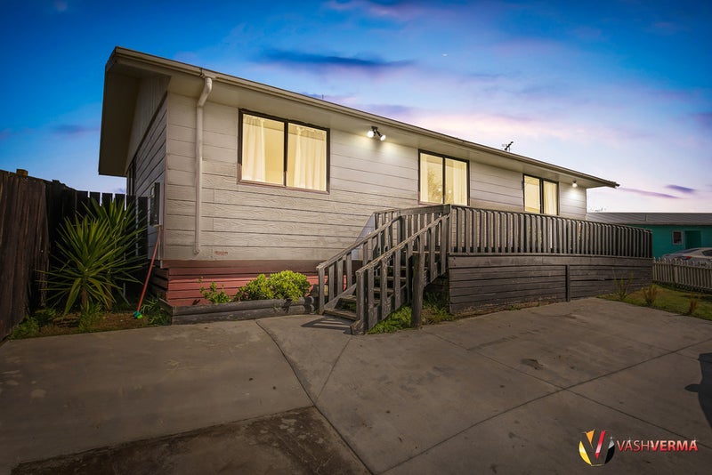 1/8 Kennington Drive, Clendon Park, Auckland - Carousel 1