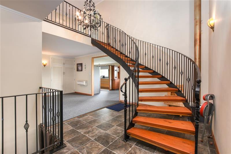 8 Hugh Street, Sawyers Bay, Dunedin - Carousel 2