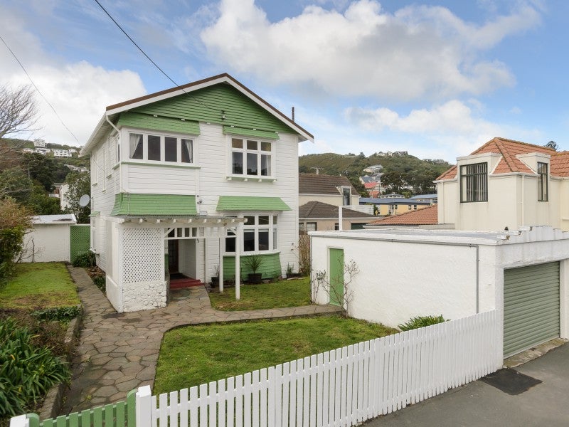 153 Clyde Street, Island Bay, Wellington - Carousel 2