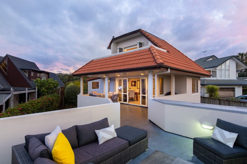 4 Ellangowan Road, Waiake, Auckland - Carousel 1