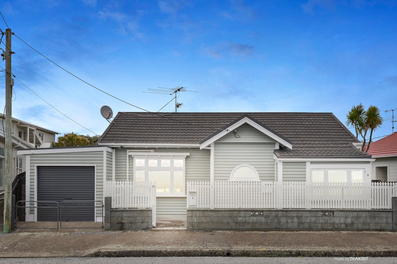 2 Resolution Street, Lyall Bay, Wellington - Carousel 1