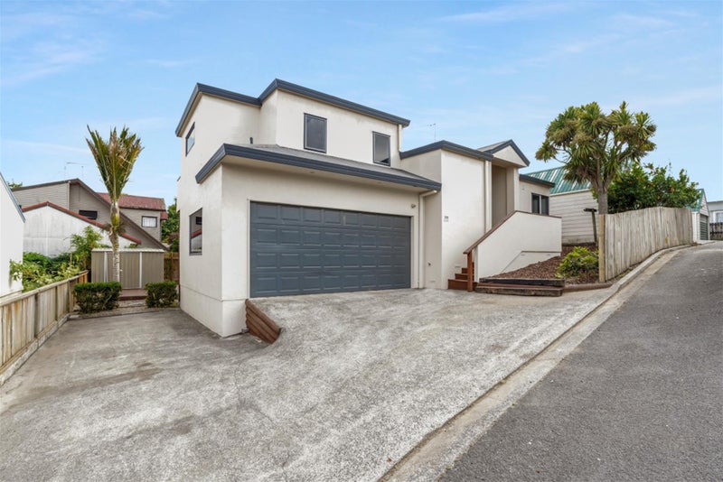 118 MacFarlane Street, Hamilton East, Hamilton - Carousel 1