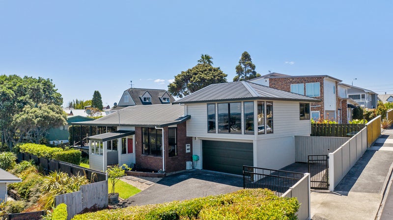 2/32 Sea Vista Avenue, Beach Haven, Auckland - Carousel 2